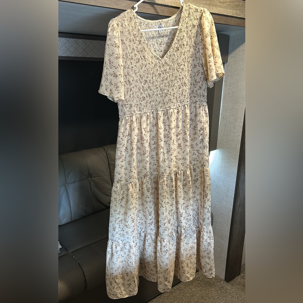 Polagram Beige Floral Midi Dress